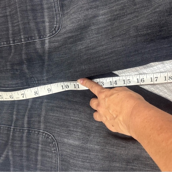 White House Black Market the straight crop dark Wash black jeans size 12 - Picture 7 of 11